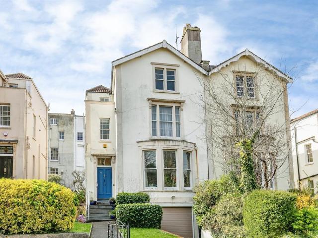 House for sale in Clifton Village, Feckenham