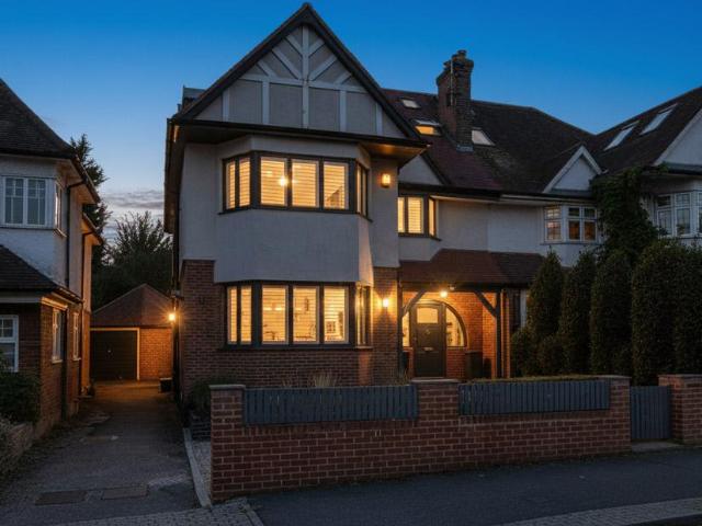 House for sale in Golders Green, Greater London