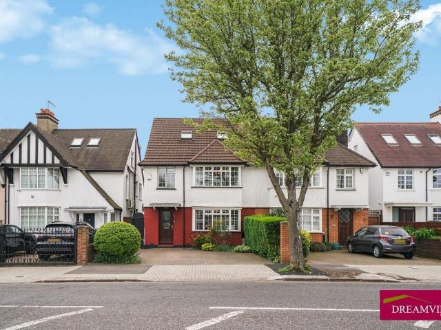 House for sale in Golders Green, Greater London