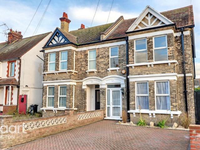 House for sale in Dale Hill, Essex