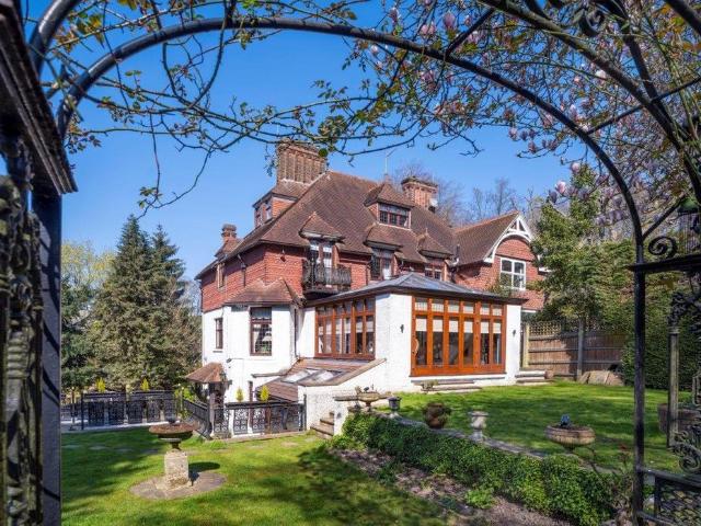 House for sale in North End, Greater London