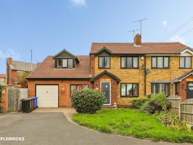 House for sale in Darfield, South Yorkshire