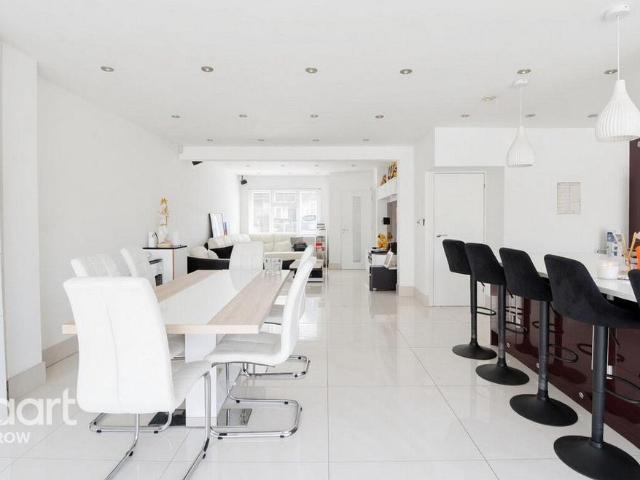 House for sale in Harrow Weald, Greater London