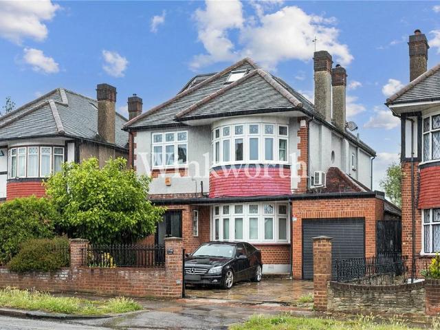 House for sale in Winchmore Hill, Palmers Green