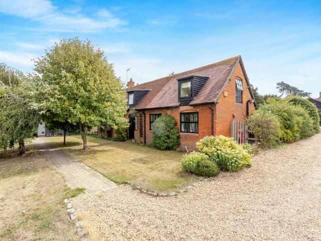 House for sale in Weedon Hill, Weedon