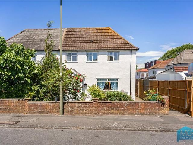 House for sale in North Finchley, Greater London