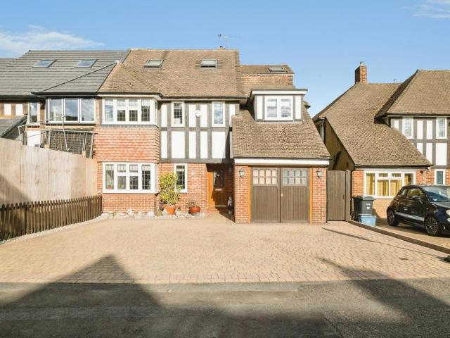 House for sale in Woodford, Greater London