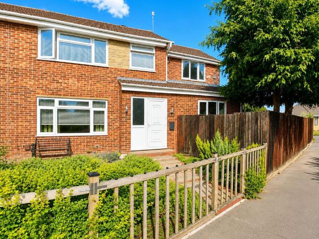 House for sale in Haydon Wick, Swindon