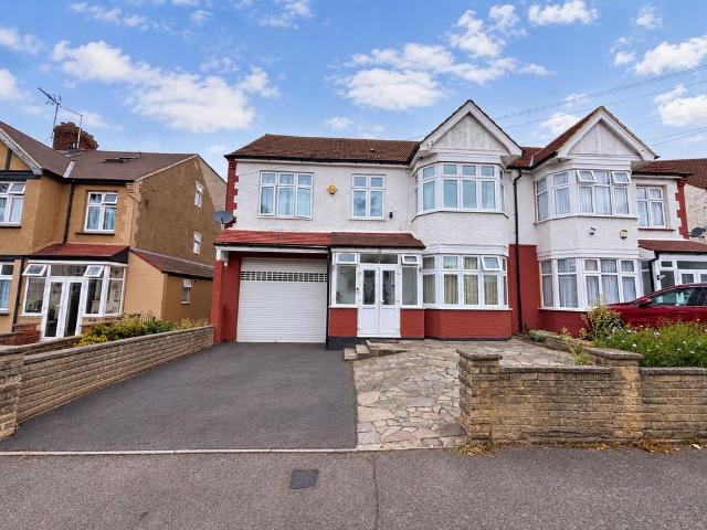 House for sale in Chingford Mount, Highams Park