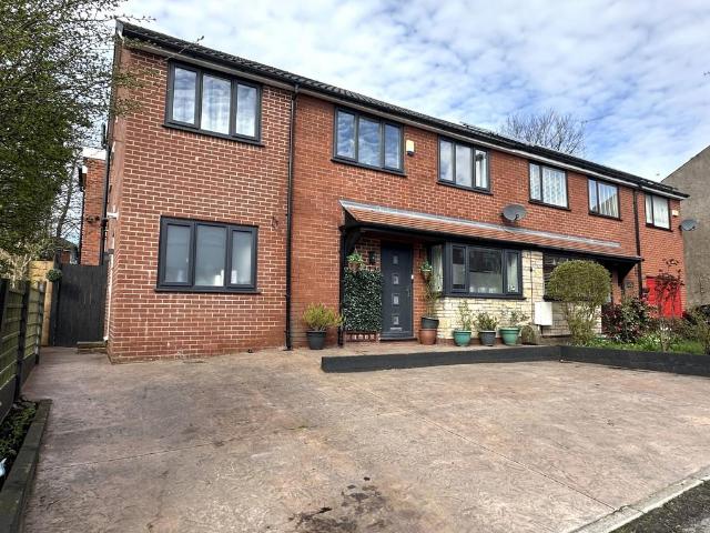 House for sale in Shaw and Crompton, Pendock