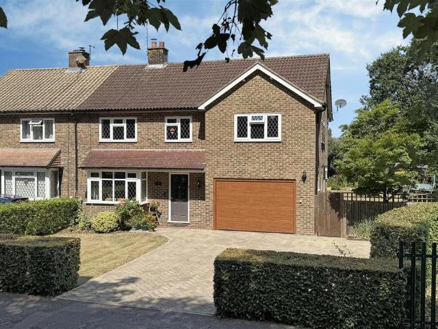 House for sale in Fole, Surrey
