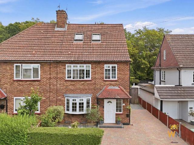 House for sale in Hutton Mount, Navestock Side
