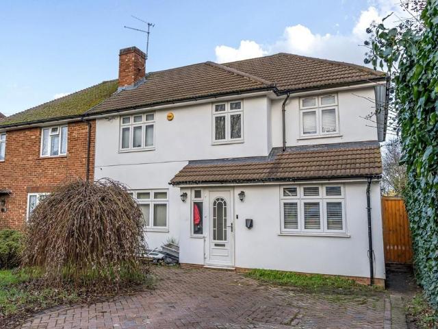 House for sale in Hurst, Greater London