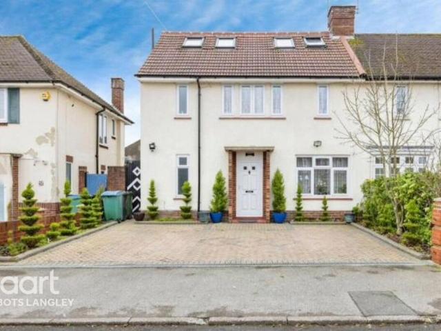 House for sale in Kingswood, Watford