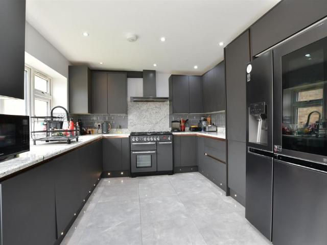 House for sale in Little Heath, Goodmayes