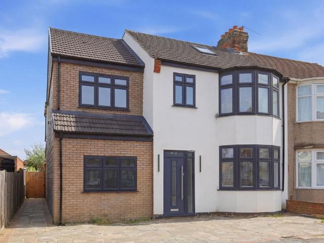 House for sale in Rush Green, Greater London