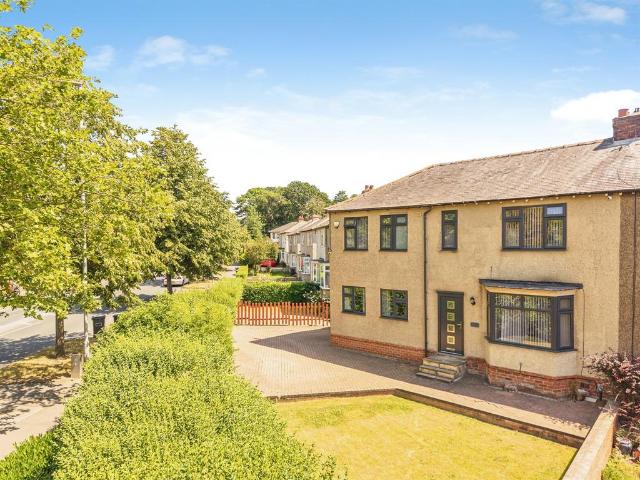 House for sale in Lower Hopton, Mirfield