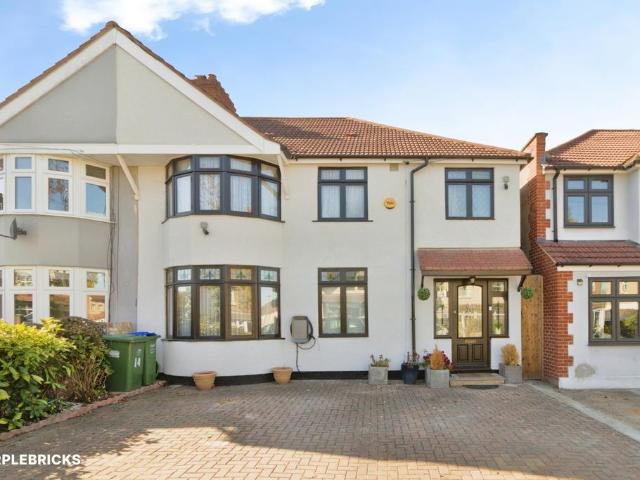 House for sale in Belle Grove, Greater London