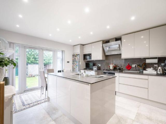 House for sale in Brondesbury, Greater London