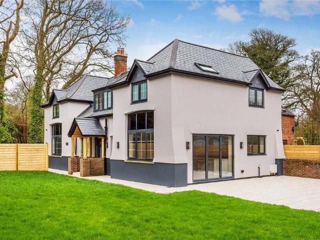House for sale in Hillview, Surrey