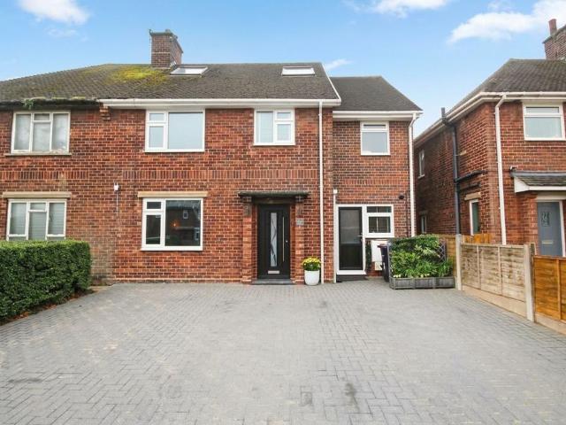 House for sale in Cuddington, Cheshire