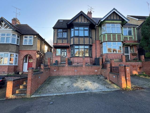 House for sale in Spring Park, Luton
