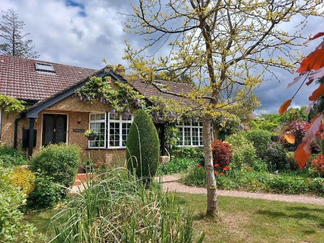 House for sale in London Borough of Croydon, Hillview