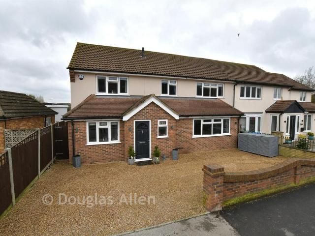 House for sale in Lambourne, Epping