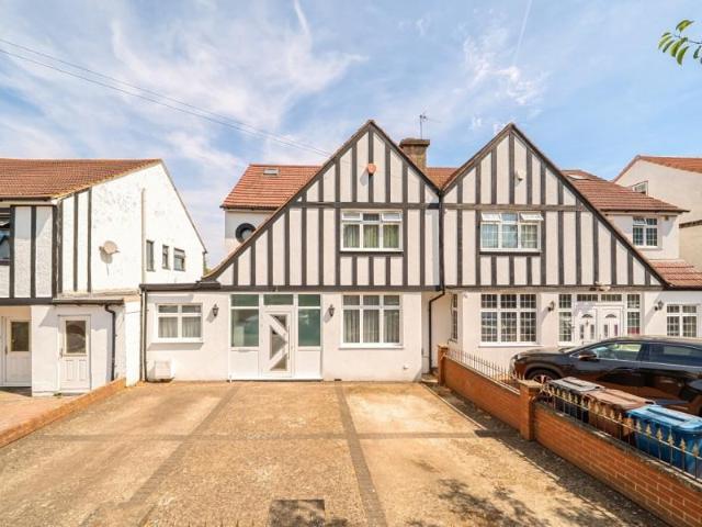 House for sale in Kenton, Greater London