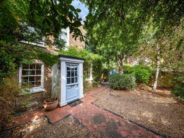 House for sale in The Beveree, Greater London