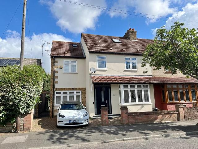 House for sale in Rush Green, Greater London
