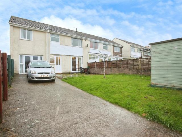 House for sale in Maesycwmmer, Wales