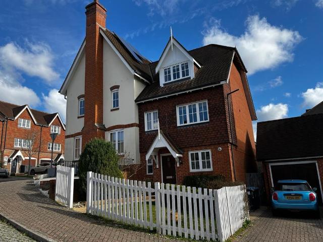 House for sale in Bolnore Village, Perryfields