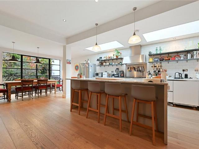 House for sale in Brondesbury, Greater London