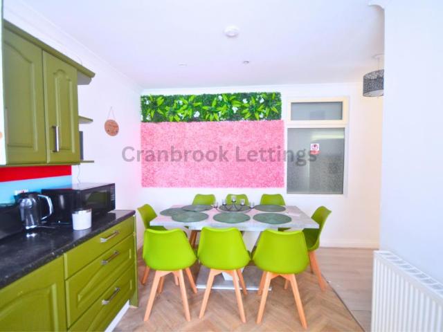 House for sale in Gants Hill, Greater London