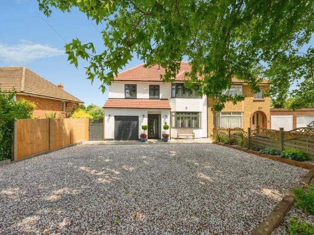 House for sale in Pachesham Park, Surrey