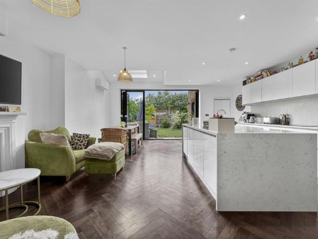 House for sale in Roehampton, Greater London