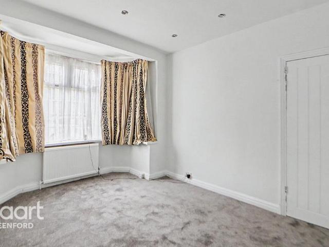 House for sale in London Borough of Ealing, Greenford
