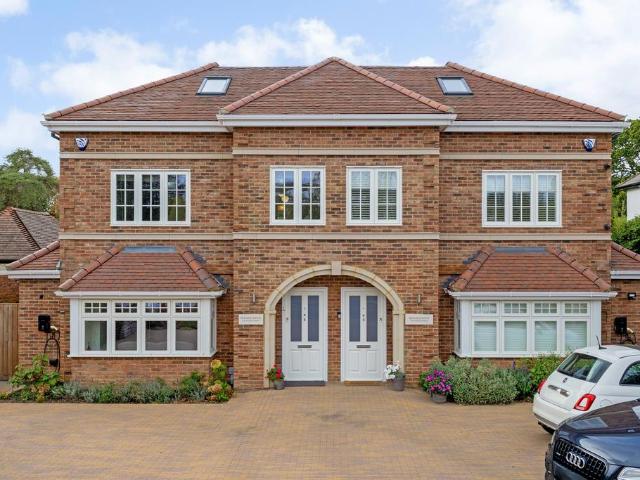 House for sale in The Beveree, Greater London