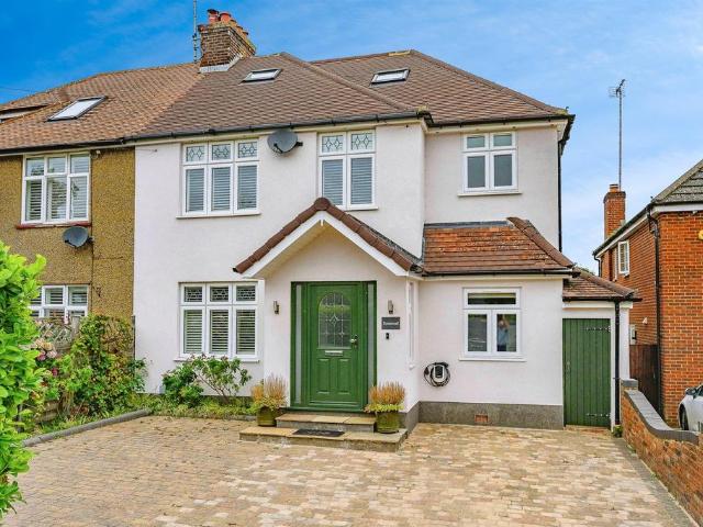 House for sale in Grovehill, Pouchen End