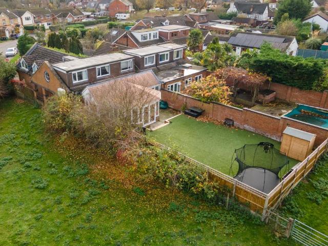 House for sale in Tilsworth, Bedfordshire