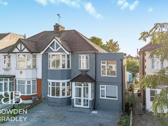 House for sale in London Borough of Redbridge, Greater London
