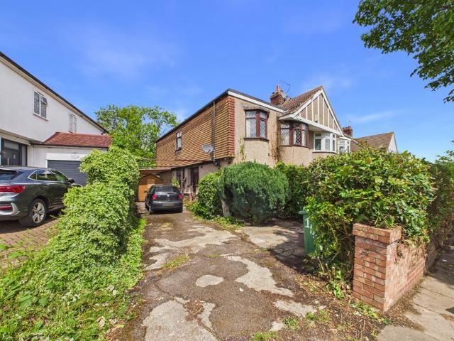 House for sale in Albany Park, Greater London