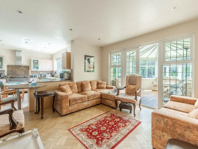 House for sale in Little Stanmore, Greater London