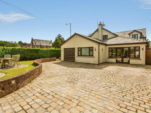 House for sale in Barton, Higher Bartle
