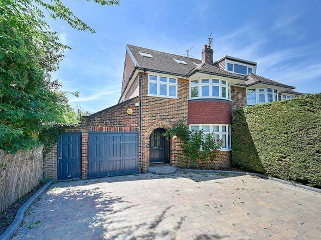 House for sale in Motspur Park, Greater London