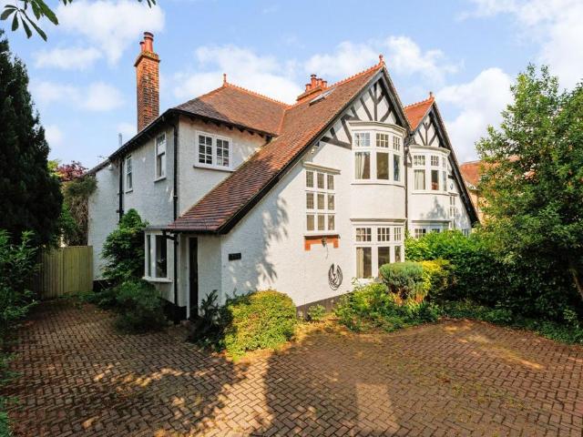House for sale in The Slade, Oxfordshire