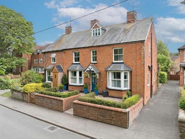 House for sale in Charlton, Dromore