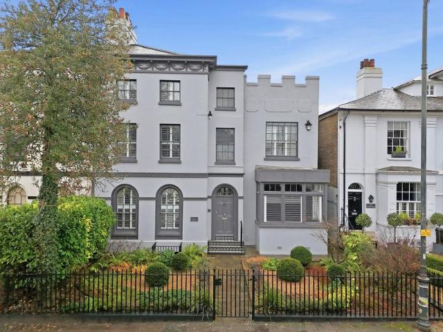 House for sale in Hertford, Colliers End