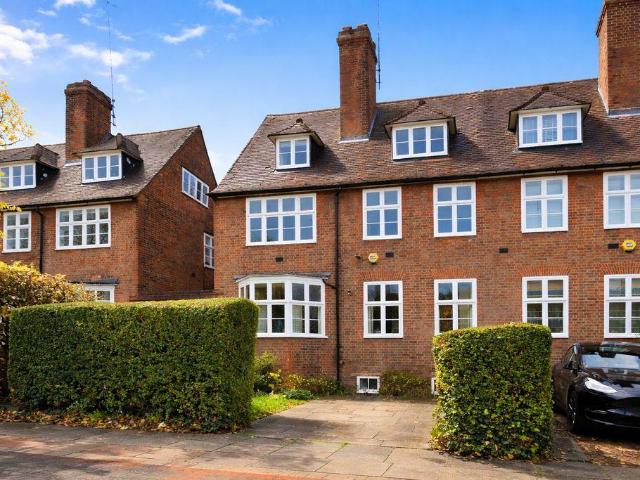 House for sale in Golders Green, Greater London
